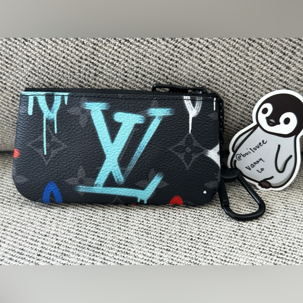 ❌SOLD❌💙❤️Louis Vuitton Monogram Eclipse LV Graffiti Key Pouch Multicolor🖤❤️ - Picture 3 of 9